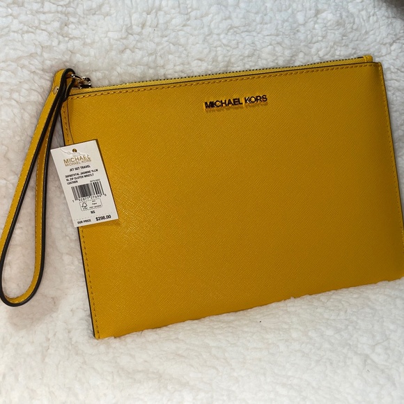 Michael Kors XL Clutch - Picture 1 of 2